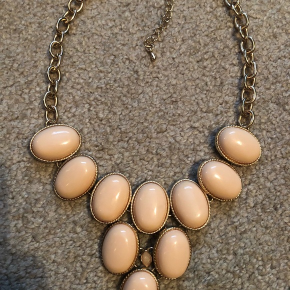 Women’s necklace and earring set - Picture 4 of 4